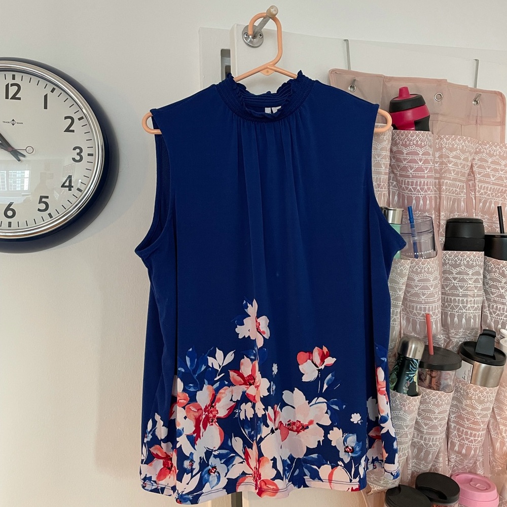 Sleeveless Blue Floral Top — Elle — L